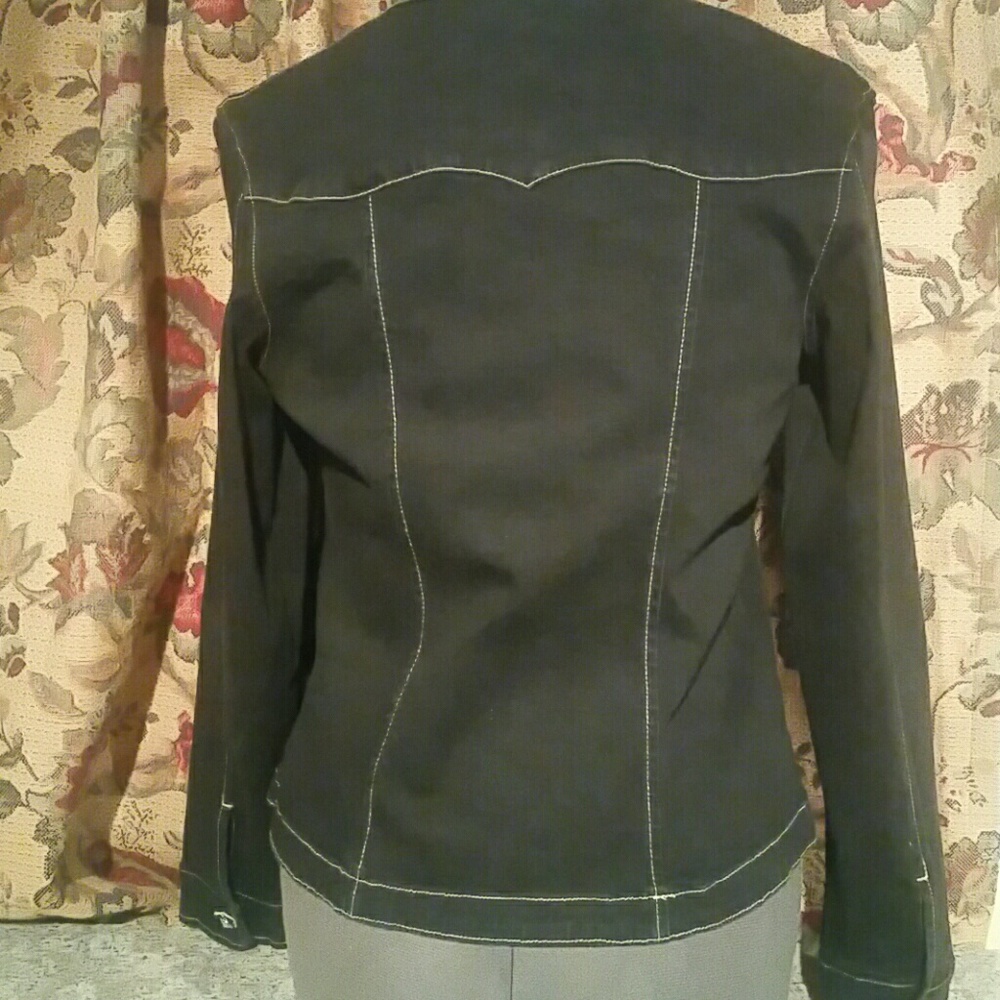 Blazer - Picture 3 of 5